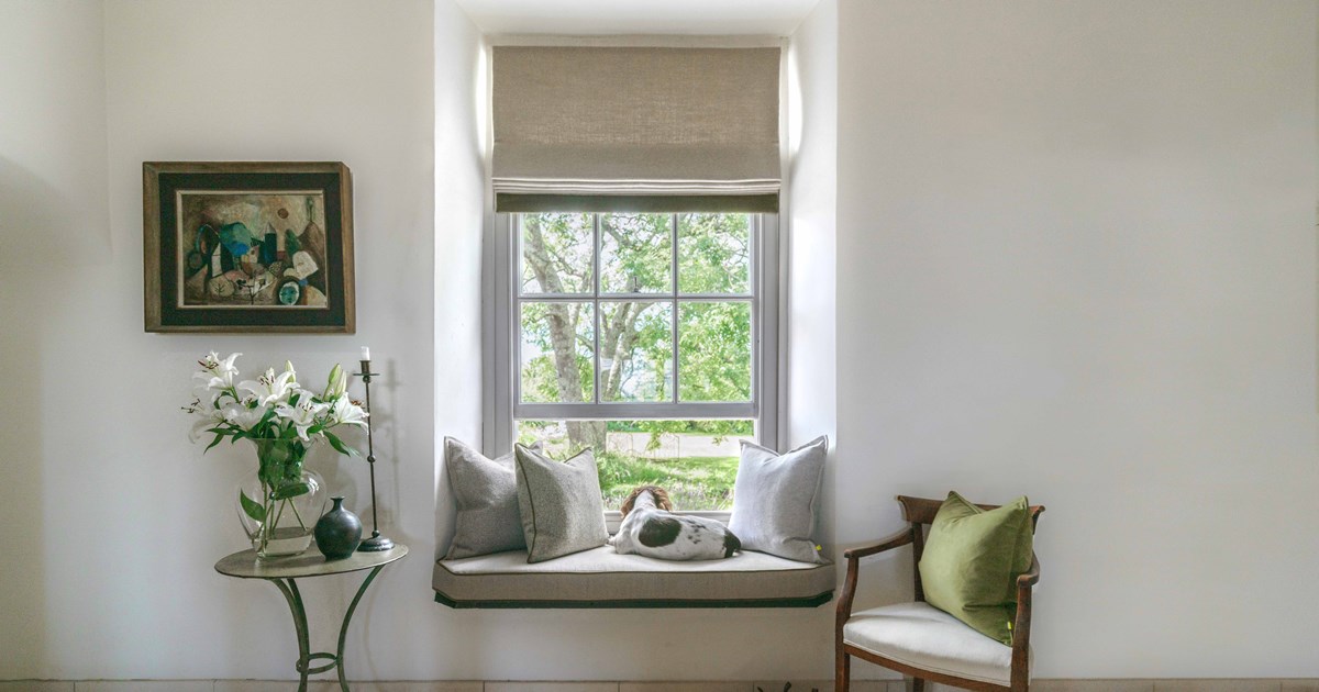 Bespoke blind in linen fabric fitted in window space