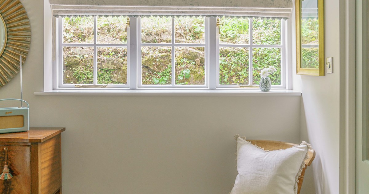 Made-to-measure roman blind fittings in neutral materials for Spring